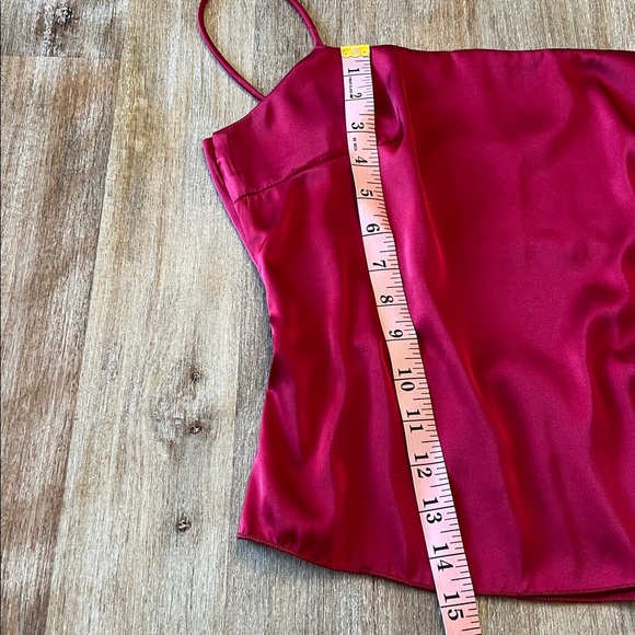 Elegant Red Satin Open Back Juniors Top S - Picture 6 of 7